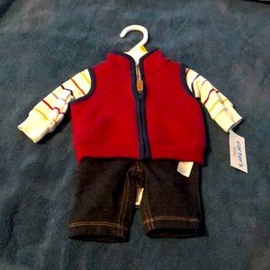 Carter’s NB vest, onesie and pants set for boys.